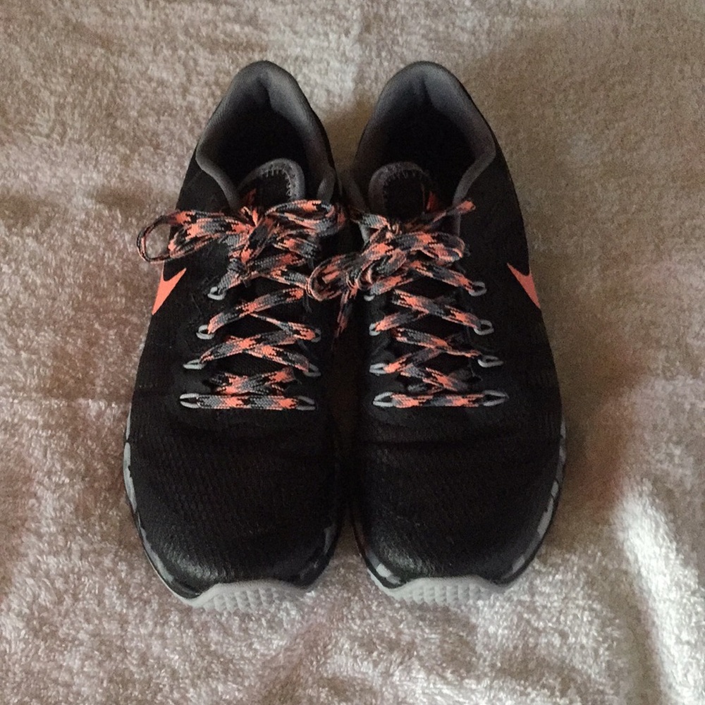 Nike tennis shoes